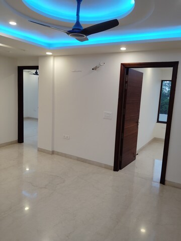 Room in 5 BHK Builder Floor at Sector 14 – for Sale