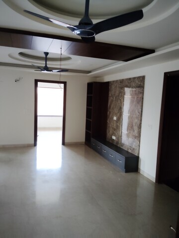 Room in 5 BHK Builder Floor at Sector 14 – for Sale