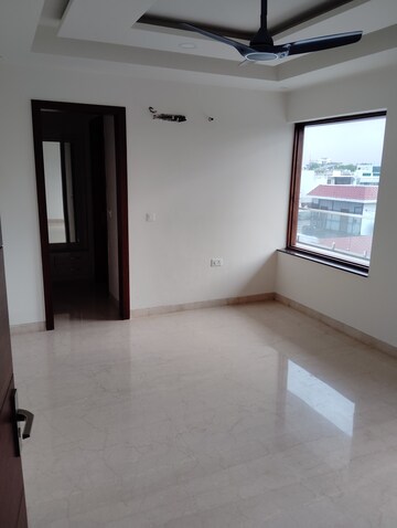 Room in 5 BHK Builder Floor at Sector 14 – for Sale
