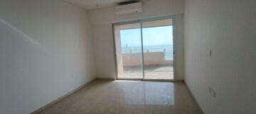 Room in 1 BHK Apartment at Sarah Continental Heights, Byculla East – for Sale