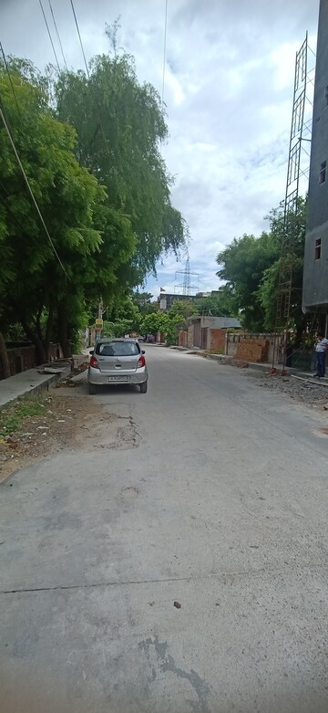 Parking in 3 BHK Builder Floor at Shyam Vihar – for Sale
