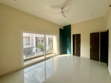 Room in 6 BHK Independent House at Gandhi Path – for Sale