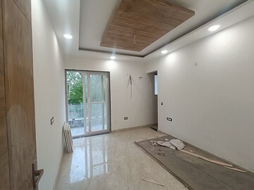 Room in 4 BHK Builder Floor at Green Fields Colony – for Sale
