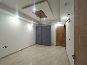 Room in 4 BHK Builder Floor at Green Fields Colony – for Sale