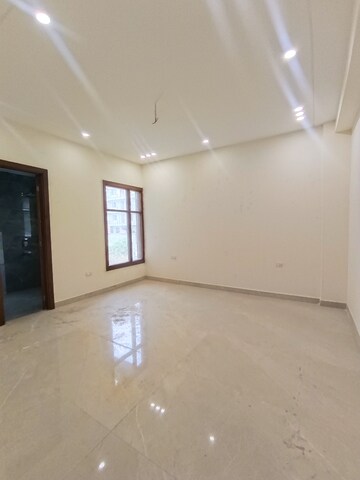 Room in 4 BHK Builder Floor at Green Fields Colony – for Sale