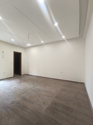 Room in 4 BHK Builder Floor at Green Fields Colony – for Sale