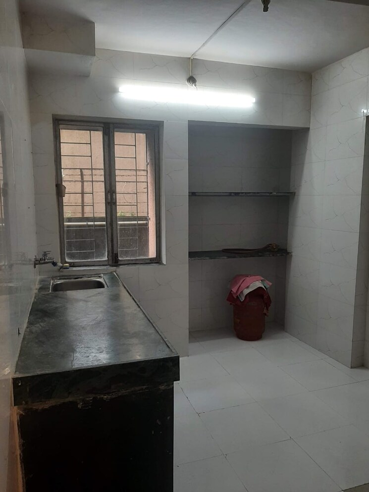 Room, yash-anand-chs 1 RK 390 Sq.Ft. Apartment In Naupada Thane 7383383