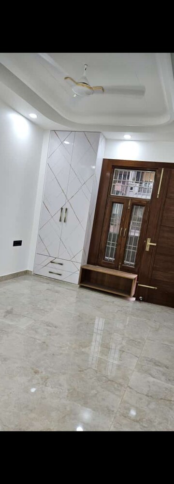 Master Bedroom in 4 BHK Builder Floor at Dilshad Garden – for Sale