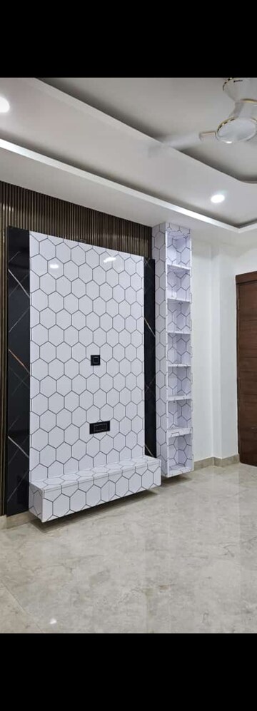 Furnished Amenities in 4 BHK Builder Floor at Dilshad Garden – for Sale