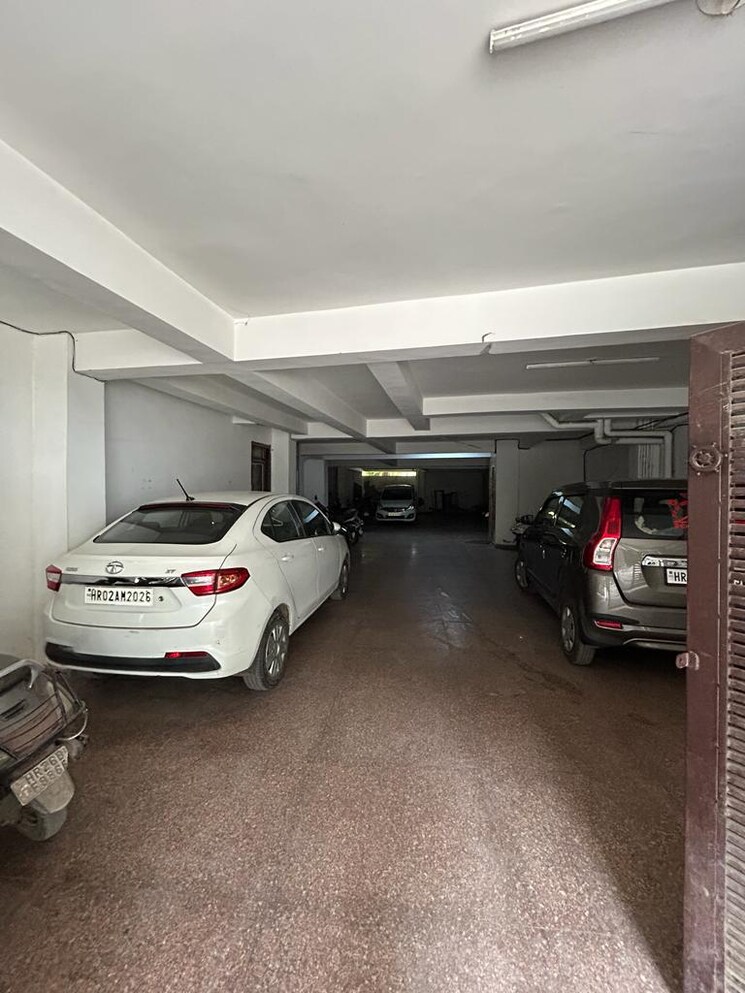  Parking, sector 12 2 Bedroom 650 Sq.Ft. Builder Floor In Sector 12 Gurgaon 7383860