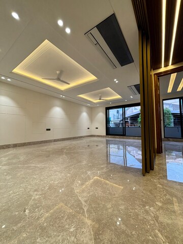Living Room in 4 BHK Builder Floor at Sector 21c – for Sale