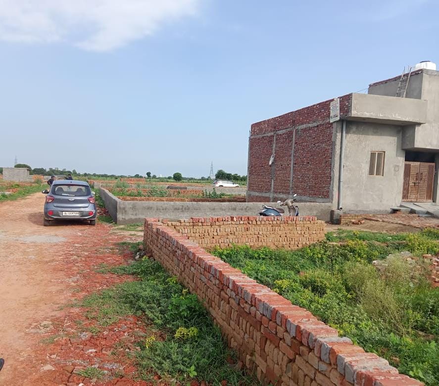 Plot For Resale in Dwarka Mor Delhi  7384569