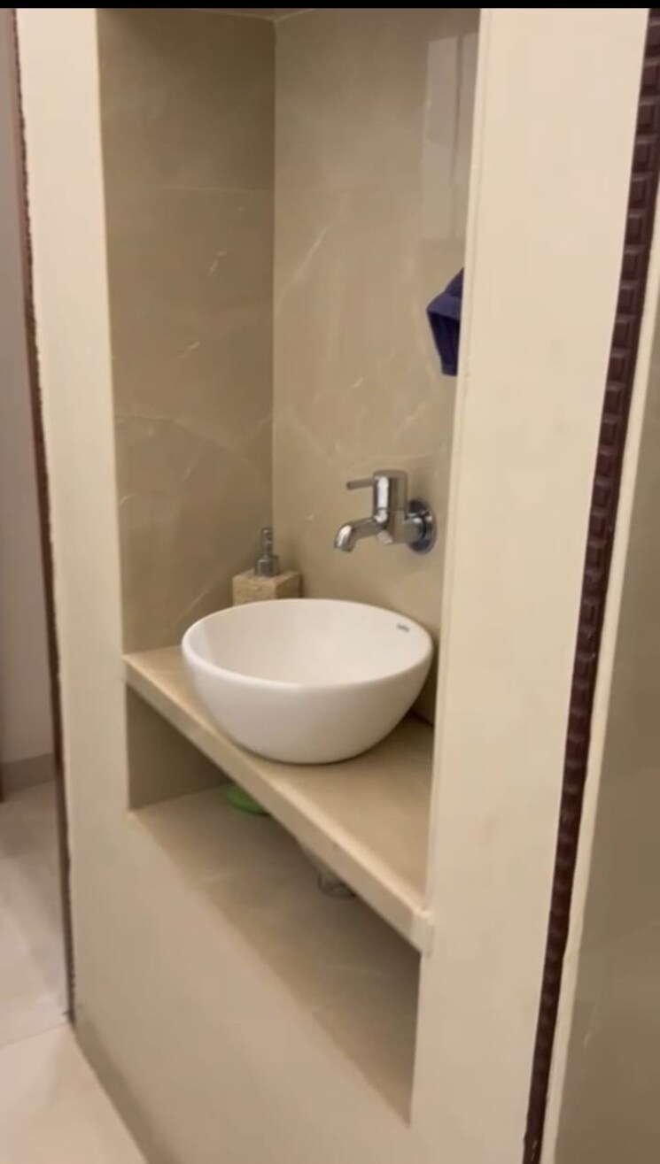 Bathroom, kuvar-house 2 Bedroom 800 Sq.Ft. Apartment In Colaba Mumbai 7384683