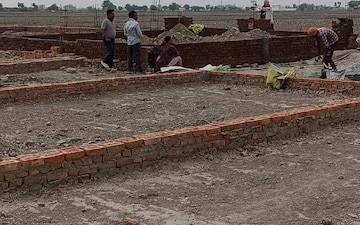 Plot For Sale in Bhopani Village