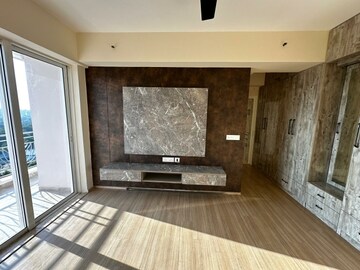 Furnished Amenities in 3 BHK Apartment at DLF Regal Gardens, Sector 90 – for Sale