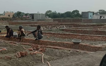 Plot For Sale in Bhopani Village