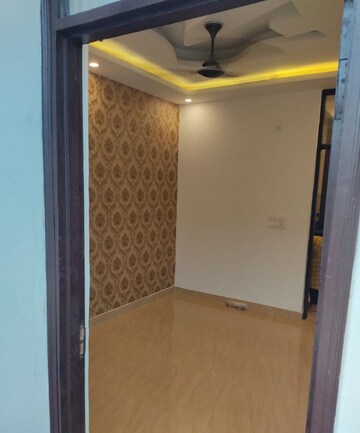Room in 3 BHK Apartment at Pioneer Park Phase 1, Sector 61 – for Sale