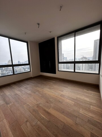 Room in 2 BHK Apartment at Piramal Vaikunth, Balkum Pada – for Sale