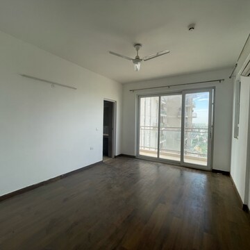 Room in 3 BHK Apartment at Conscient Heritage Max, Sector 102 – for Sale