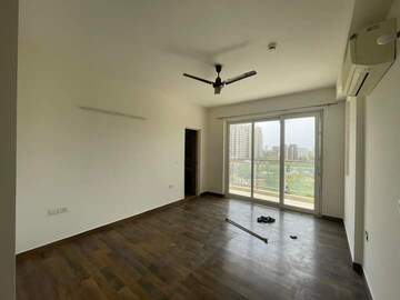 Room in 3 BHK Apartment at Conscient Heritage Max, Sector 102 – for Sale