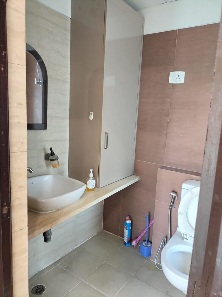Attached Bathroom, mahagun-moderne 3 Bedroom 1550 Sq.Ft. Apartment In Sector 78 Noida 7385721