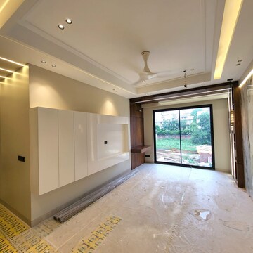 Room in 4 BHK Builder Floor at Unitech South City II, South City 2 – for Sale