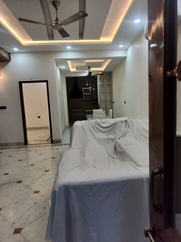 Bathroom in 3.5 BHK Apartment at Royal Towers Noida, Sector 61 – for Sale