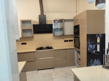 Furnished Amenities in 3.5 BHK Apartment at Royal Towers Noida, Sector 61 – for Sale