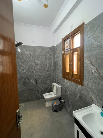 Bathroom in 3.5 BHK Apartment at Royal Towers Noida, Sector 61 – for Sale