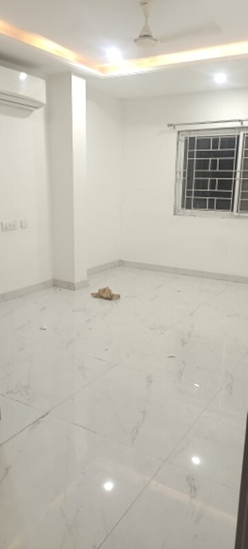Room in 5 BHK Apartment at Windsor Tower, Andheri West – for Sale