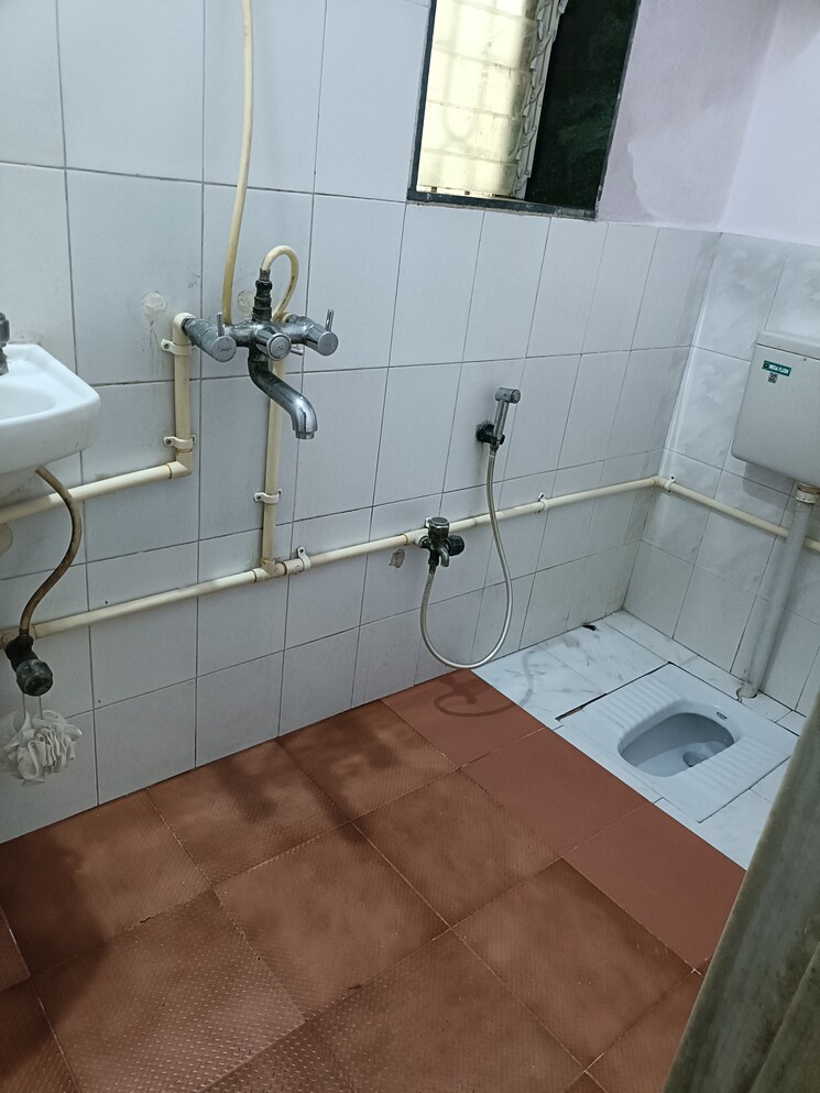 Bathroom, shyam-kunj-goregaon-west 2 Bedroom 650 Sq.Ft. Apartment In Goregaon West Mumbai 7386062