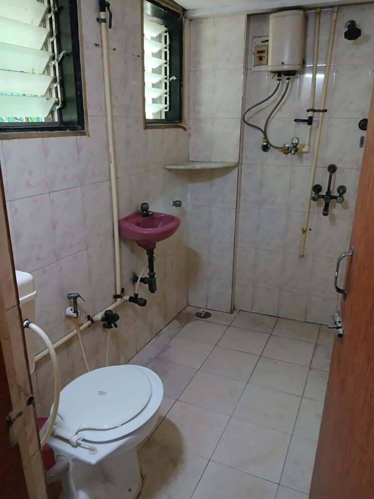 Bathroom, gayatri-shivam-apartment 2 Bedroom 1000 Sq.Ft. Apartment In Kandivali East Mumbai 7386183