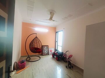 Room in 5 BHK Builder Floor at Green Fields Colony – for Sale