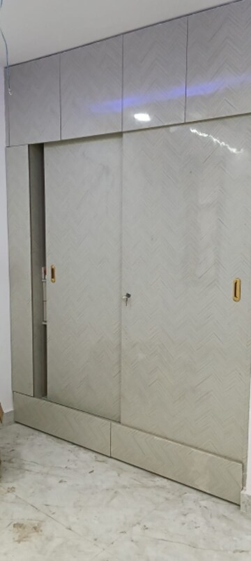 Room in 3 BHK Builder Floor at Govindpuri – for Sale
