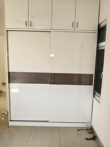 Furnished Amenities in 2 BHK Apartment at Signature Global Signum 93, Sector 93 – for Sale