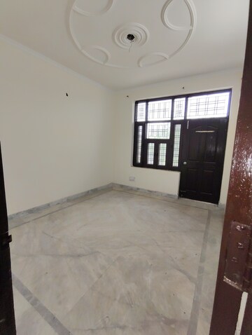Room in 3 BHK Builder Floor at Spring Field, Sector 31 – for Sale