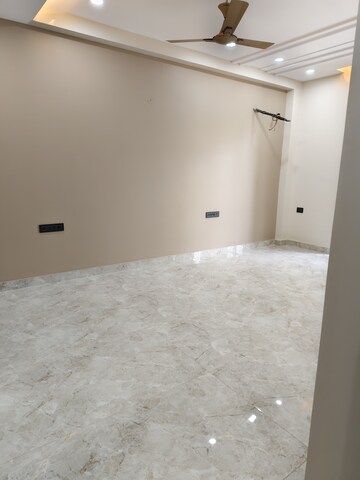 Room in 4 BHK Builder Floor at Sector 31 – for Sale