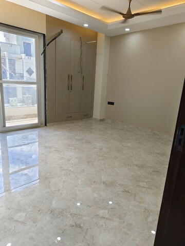 Room in 4 BHK Builder Floor at Sector 31 – for Sale