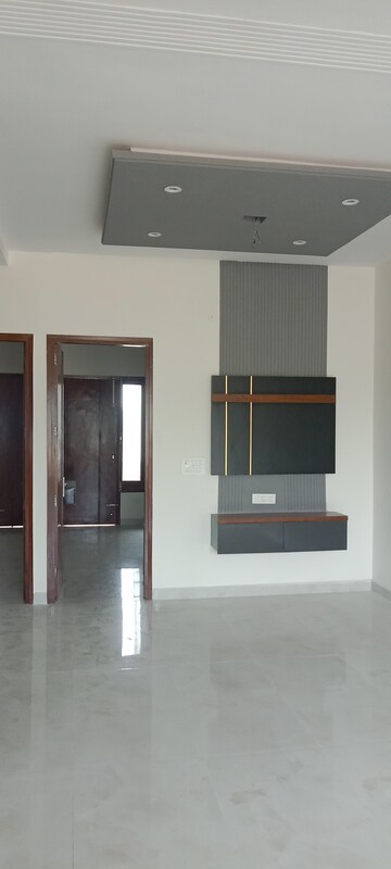 Room in 4 BHK Villa at Dhakoli Village – for Sale
