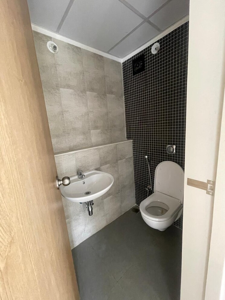 Attached Bathroom, lodha-palava-city 2 Bedroom 810 Sq.Ft. Apartment In Dombivli East Thane 7387823