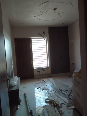 Room in 3 BHK Builder Floor at Sector 85 – for Sale