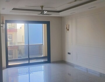 Building Lobby in 3 BHK Builder Floor at Palam Vihar – for Sale
