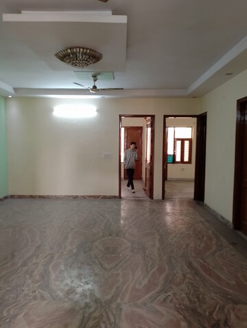 Room in 4 BHK Builder Floor at Sainik Colony – for Sale