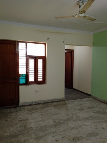 Room in 4 BHK Builder Floor at Sainik Colony – for Sale
