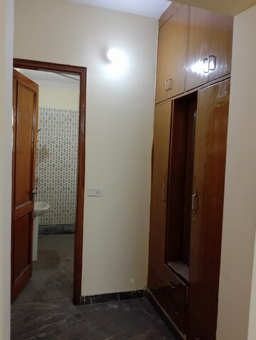 Room in 4 BHK Builder Floor at Sainik Colony – for Sale