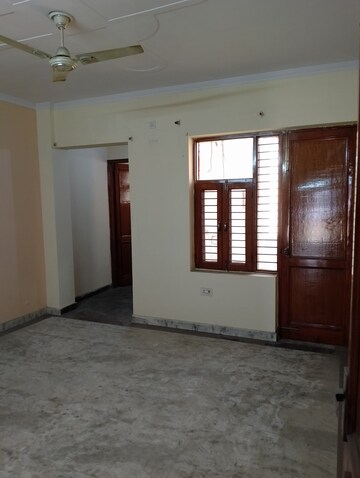 Room in 4 BHK Builder Floor at Sainik Colony – for Sale