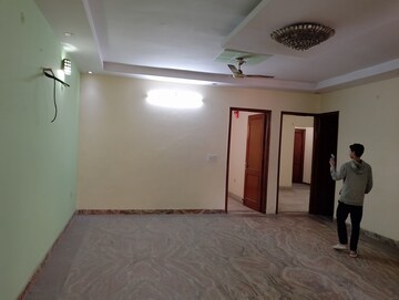 Room in 4 BHK Builder Floor at Sainik Colony – for Sale