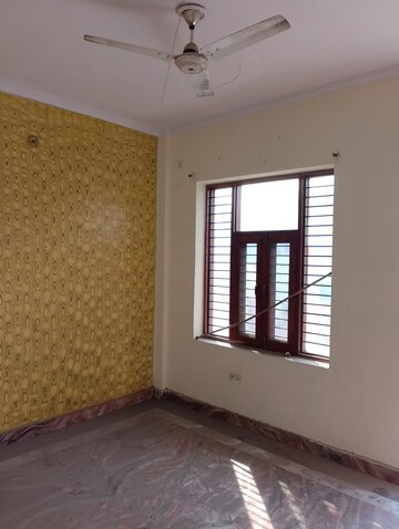 Room in 4 BHK Builder Floor at Sainik Colony – for Sale