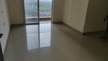 Room in 2.5 BHK Apartment at Amanora Trendy Homes, Hadapsar – for Sale