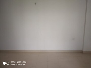 Room in 2 BHK Apartment at Breez Global Heights, Sohna Sector 33 – for Sale